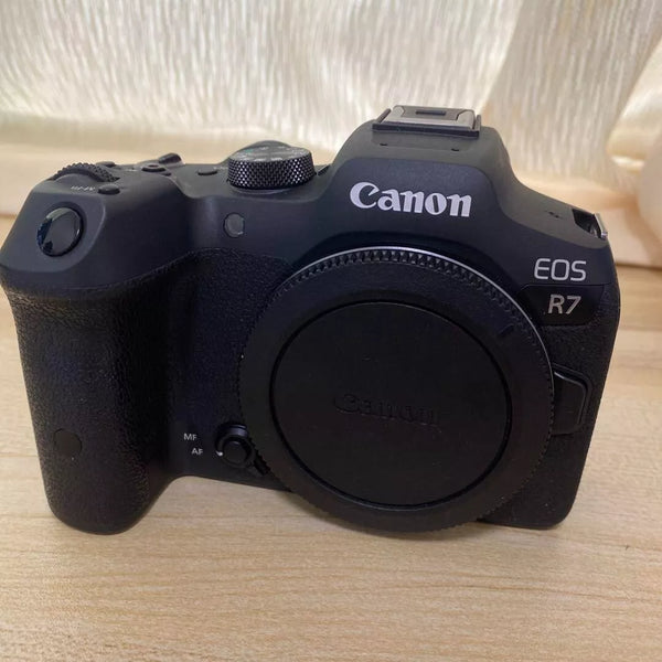 Camera Canon EOS R7